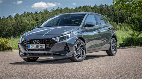 Выбор между Hyundai Solaris и Hyundai i20