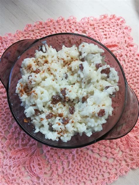 Молочная рисовая каша с изюмом