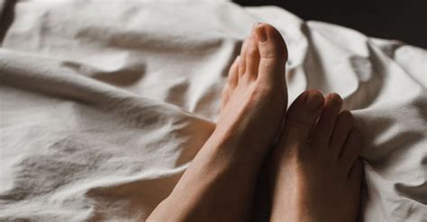Почему стопы ног желтеют