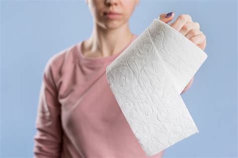 Правильное применение мокрой тряпки на лоб
