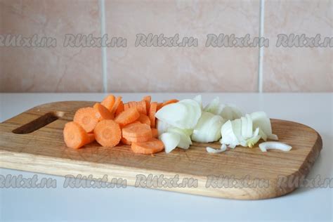 Шаг 2: Нарезаем мясо и овощи