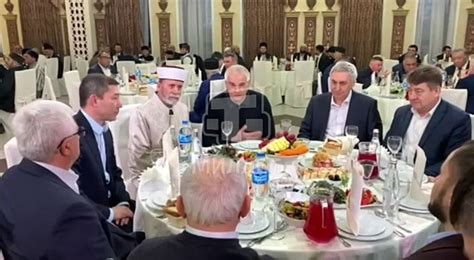 Зачем гости собрались на праздник: улыбнись от их смешных ответов!