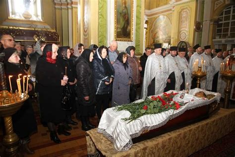 Значение свечей в гробу после отпевания