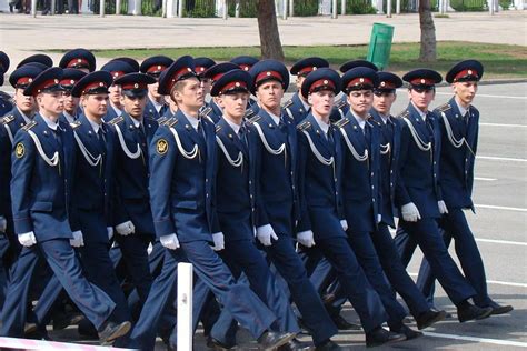 Кадетская школа и тройки