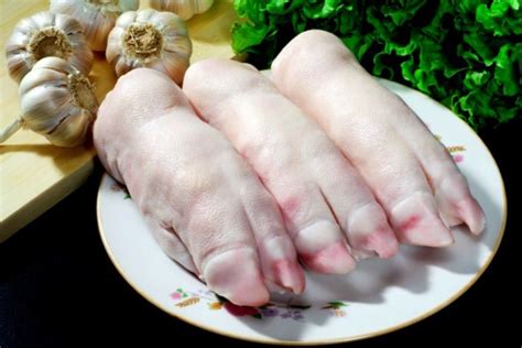 Некоторые собаки не переносят свиные ноги даже вареные