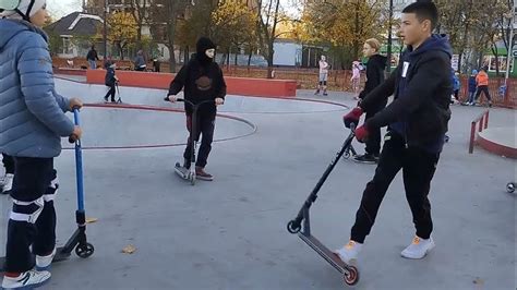 Популярные трюки с двумя ручками тона