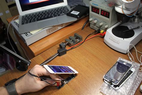 Причина сбоев внешнего блока питания iPhone