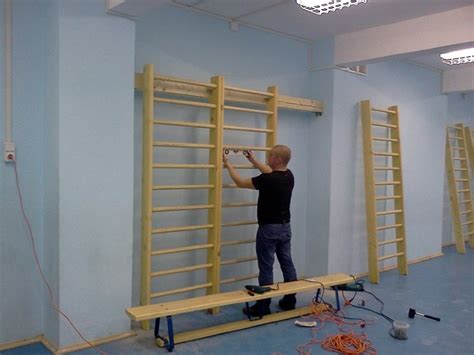 Прочные соединения в креплении шведской стенки к пазогребневой стене