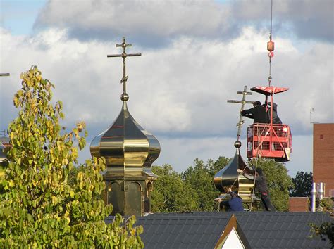 Разнообразие крестов на куполах церквей