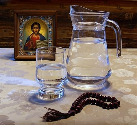 Святая вода: загадочное позеленение на дне