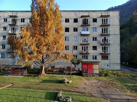Состояние брошенных домов в Абхазии: причины и последствия
