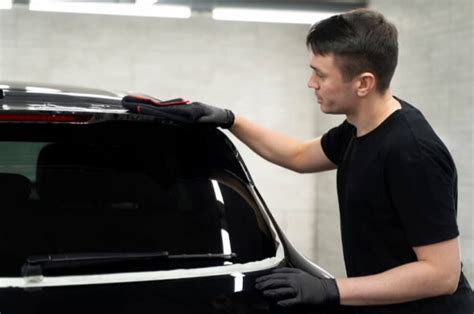 Стекла автомобиля могут повредить цветы из-за прямого солнечного света